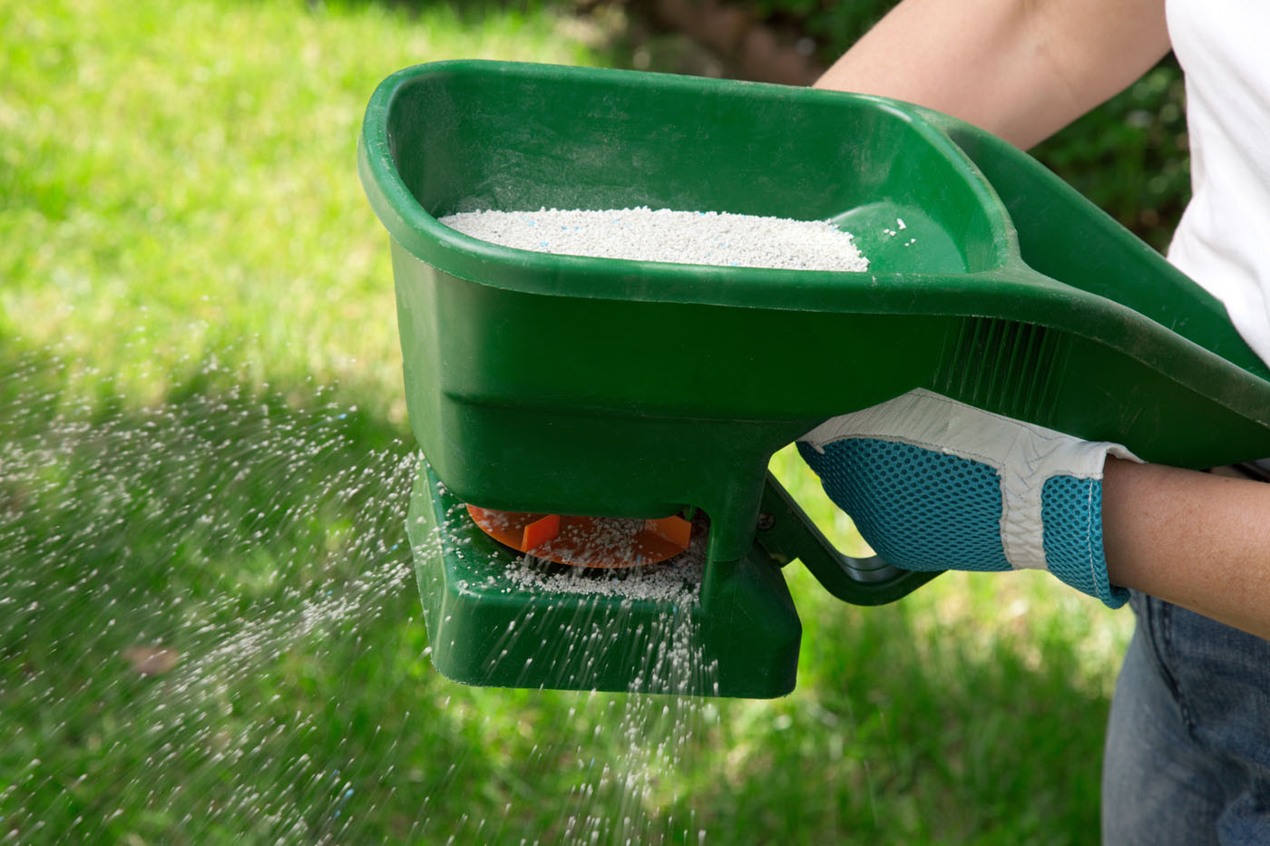 A professional using handheld fertilization tools in Farmington, UT.